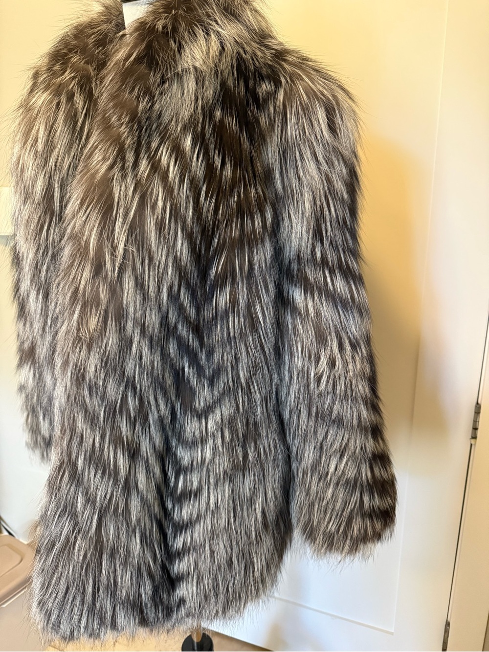 RARE Platinum Saga Marble Silver Fox fur coat BRAND NEW ! $3995 - Picture 11 of 12